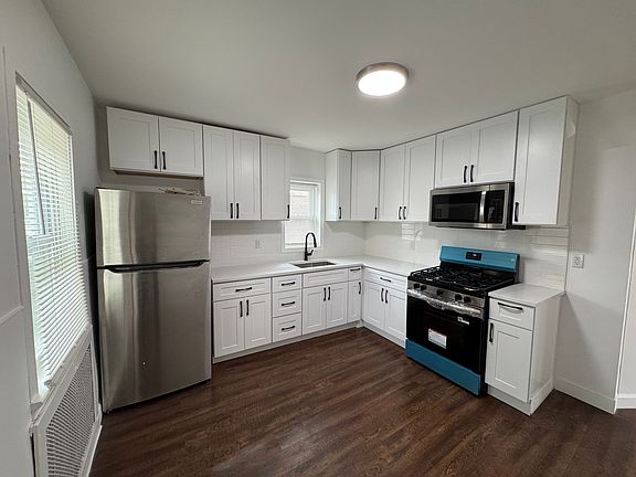 3rd image of 1042 Victory Boulevard # Fl 1ST