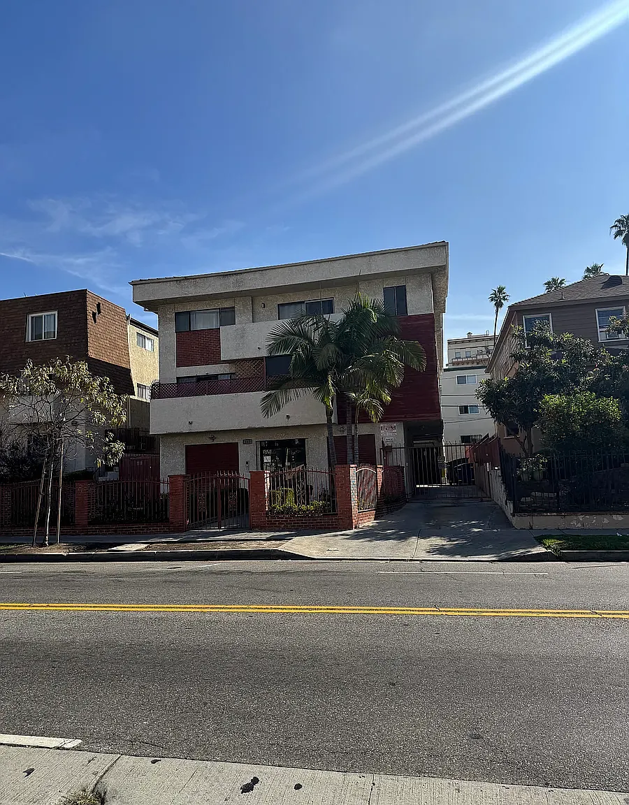 142 Normandie Apartments — Photo 4