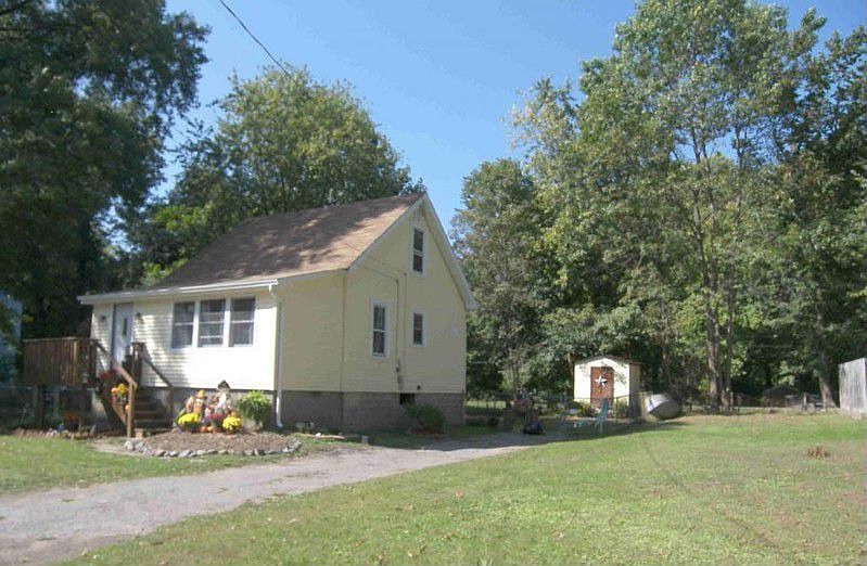 2nd image of 14 Walnut St