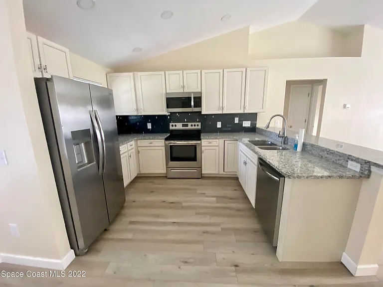 2435 Palisades Dr SE — Photo 6