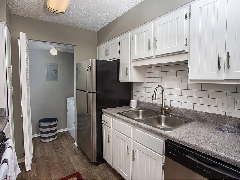 700 Riverchase Apartments — Photo 6