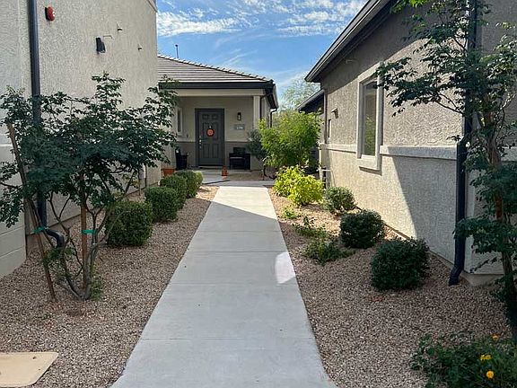 3rd image of 35035 N North Valley Pkwy #2B-2Ba-1091Sqft