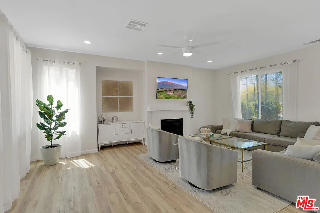 4 bed, 3.5 bath, 2234 sqft, $5,999 — Photo 3