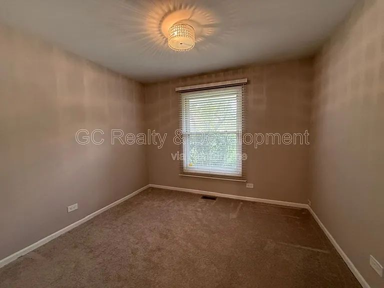 1686 Grosvenor Cir #B — Photo 16