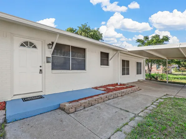 704 Waggoman Rd, Blue Mound, TX 76131