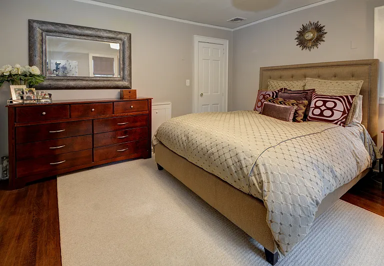 52 Hobart Ave — Photo 13