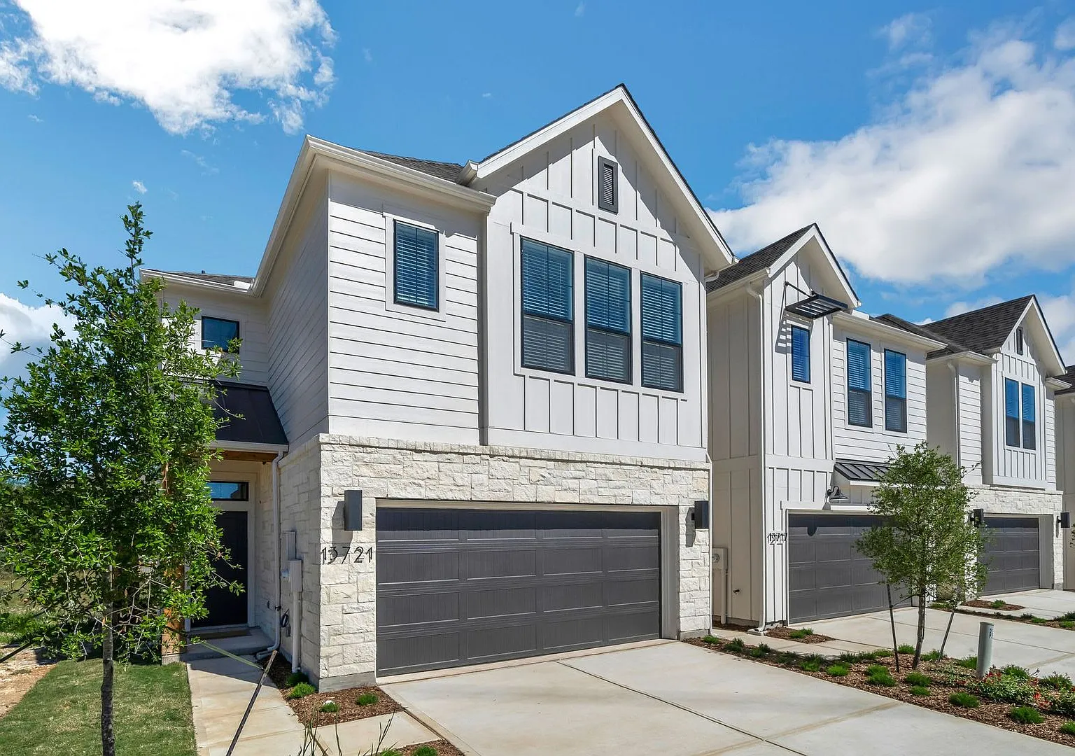 Beautiful Modern Townhome Close To Lackland!September Special! Get 2 Weeks Free Rent When You Mov... — Photo 2