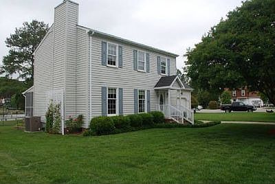 1st image of 979 Colleen Dr