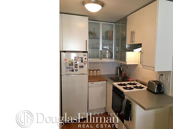 4th image of 38 W 71st St APT 4F