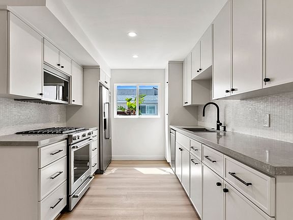 5th image of 913 W Balboa Blvd APT B