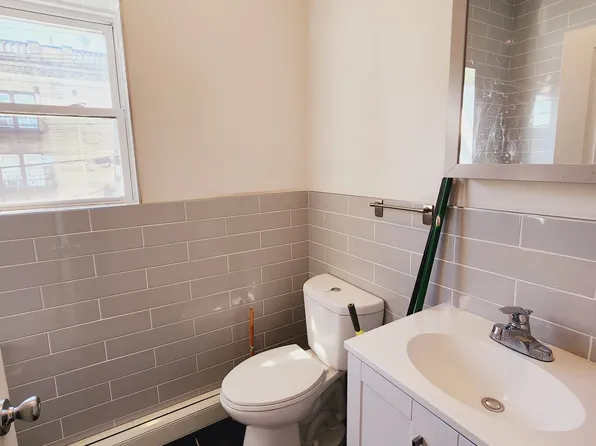 203 Garfield Avenue image 3 of 11