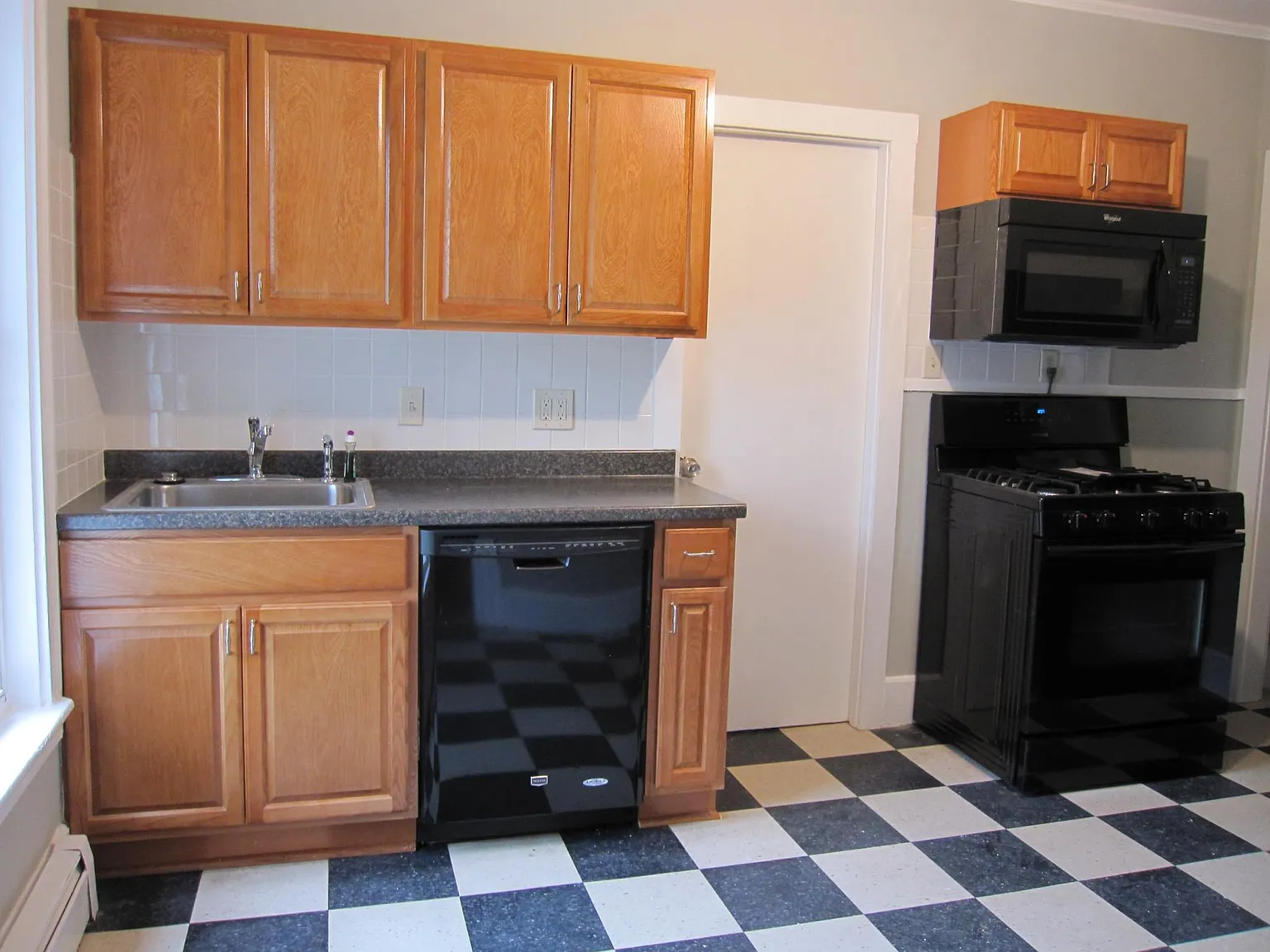 1 bed, 700 sqft, $1,875 — Photo 4