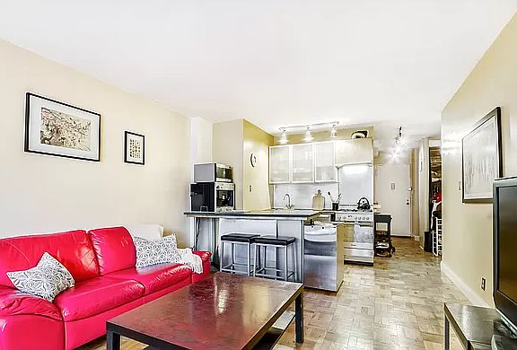 4th image of 320 E 54th St APT 4H