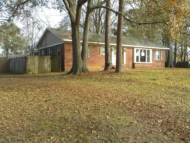 2nd image of 712 Colonial Cir