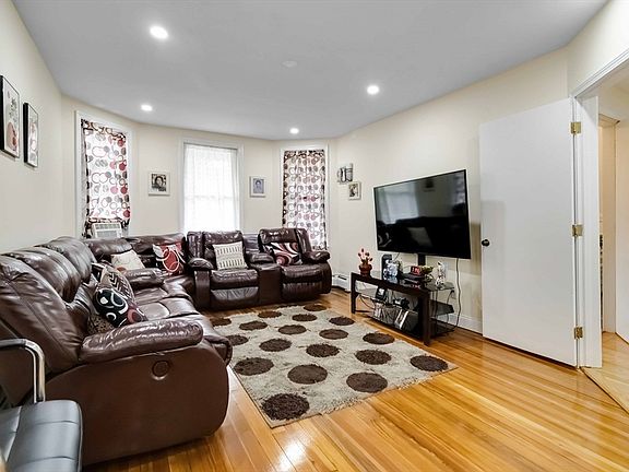 3rd image of 10 Beach Rd #1