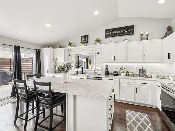 2nd image of 2673 Turquoise St