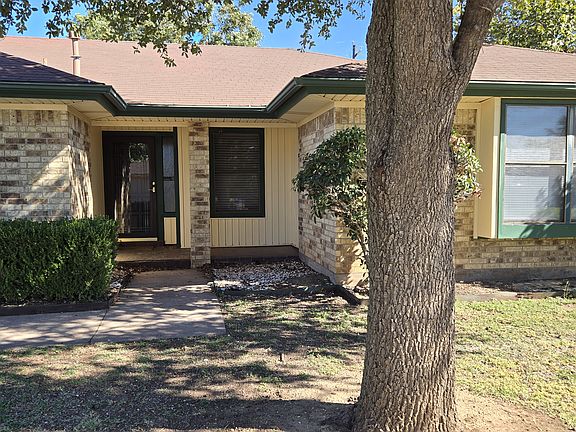 3rd image of 4701 Royal Court Cir