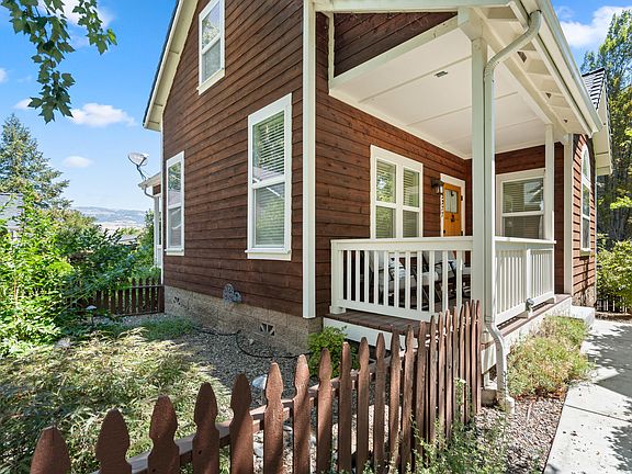 3rd image of 2277 Siskiyou Blvd