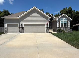1406 NW Burr Oak Ln, Grain Valley, MO 64029