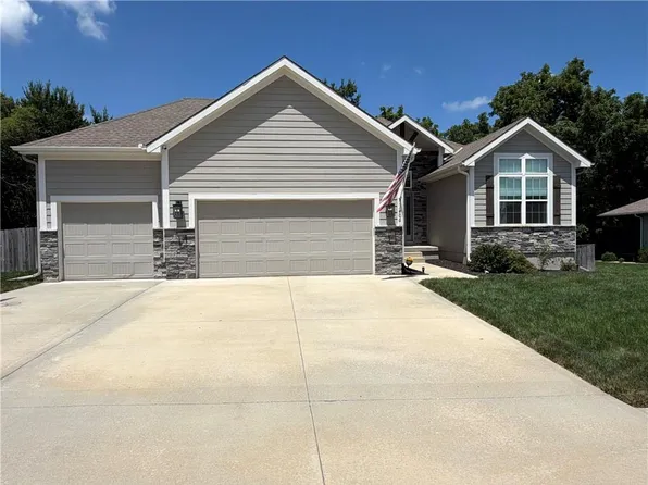 1406 NW Burr Oak Ln, Grain Valley, MO 64029