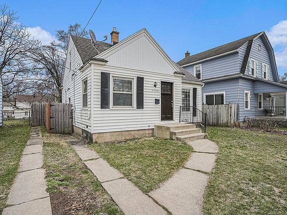 3rd image of 1740 Silver Ave SE