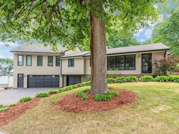 5001 Woodridge Rd, Mound, MN 55364