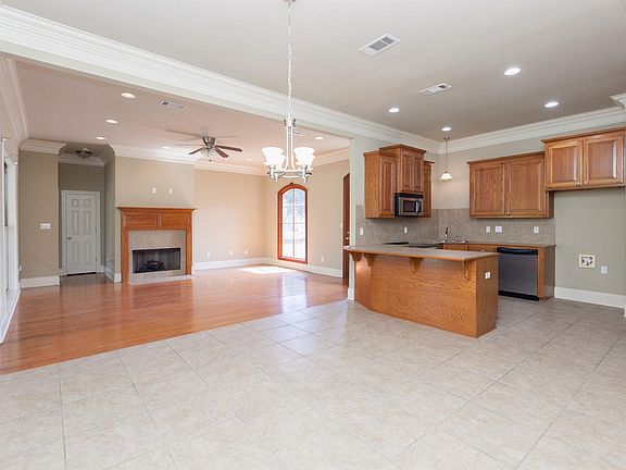 5th image of 2753 Creek Hollow Ave