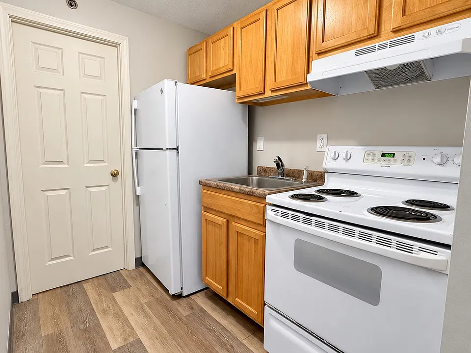 49 Harbor Ave #10