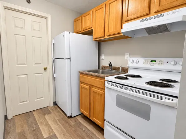 49 Harbor Ave APT 10, Nashua, NH 03060