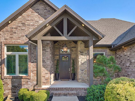 3rd image of 835 E Donegal Circle