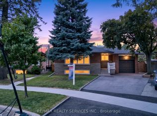 18 Spencely Ct, Toronto, ON M9P1N5