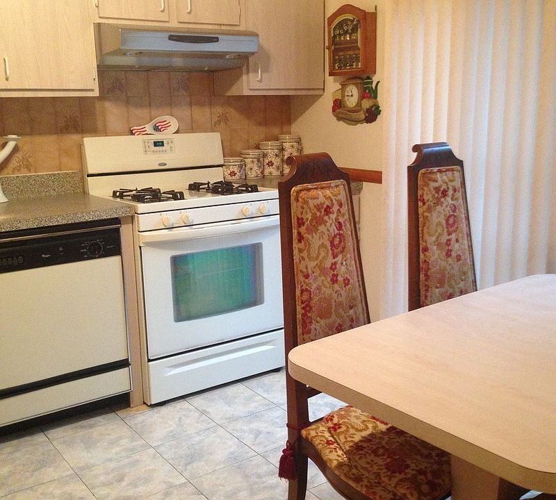 1st image of 47 Belmar Dr W