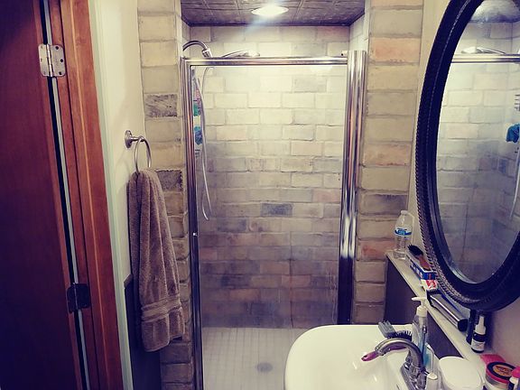 5th image of 1905 Oakridge Dr
