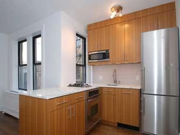 319 West 18th Street image 1 of 5
