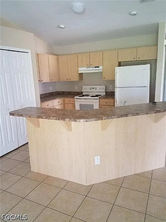 3 bed, 2.0 bath, 1124 sqft, $1,900 — Photo 3