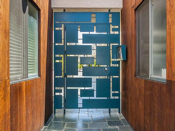 3rd image of 936 N San Vicente Blvd APT 5