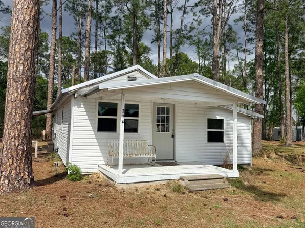 374 Patterson St, Baxley, GA 31513