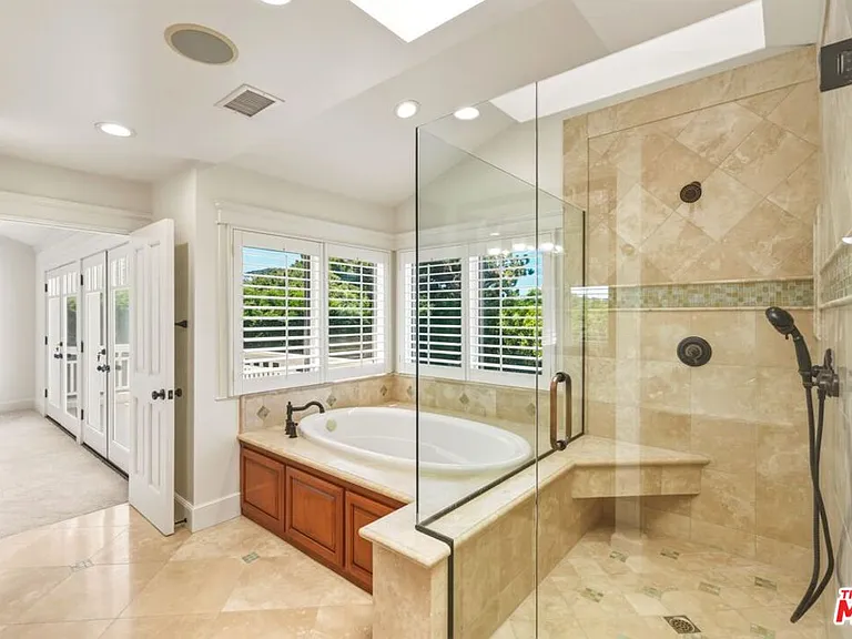 1633 Voorhees Ave — Photo 47