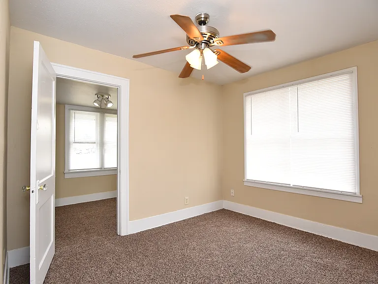 302 E Aquarium Pl — Photo 19