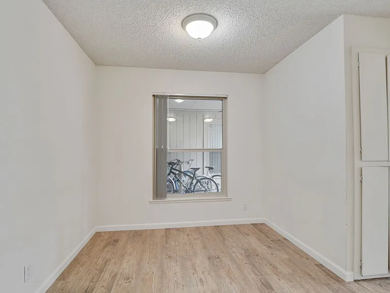 Clubside Apartments — Photo 5