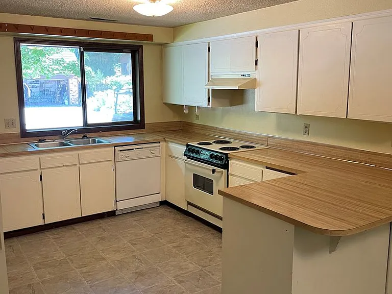 3605 NW Tyler Pl — Photo 4