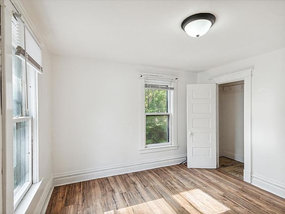 5th image of 842 Hays Park Ave