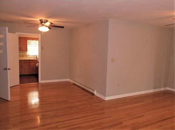 5th image of 2219 N Greenwood Dr