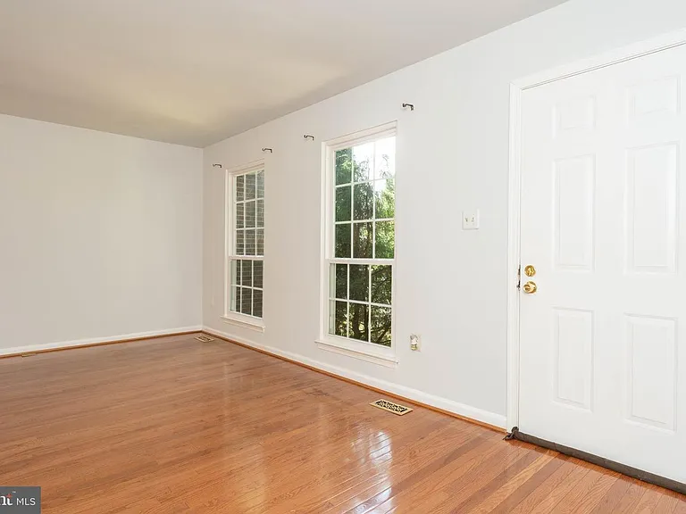 4683 Joanna Ct — Photo 4