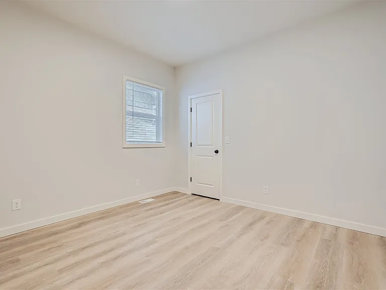 1704 S Hanford St — Photo 14