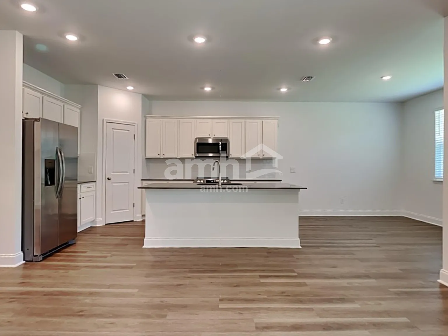 5 bed, 3.0 bath, 2377 sqft, $2,775 — Photo 4