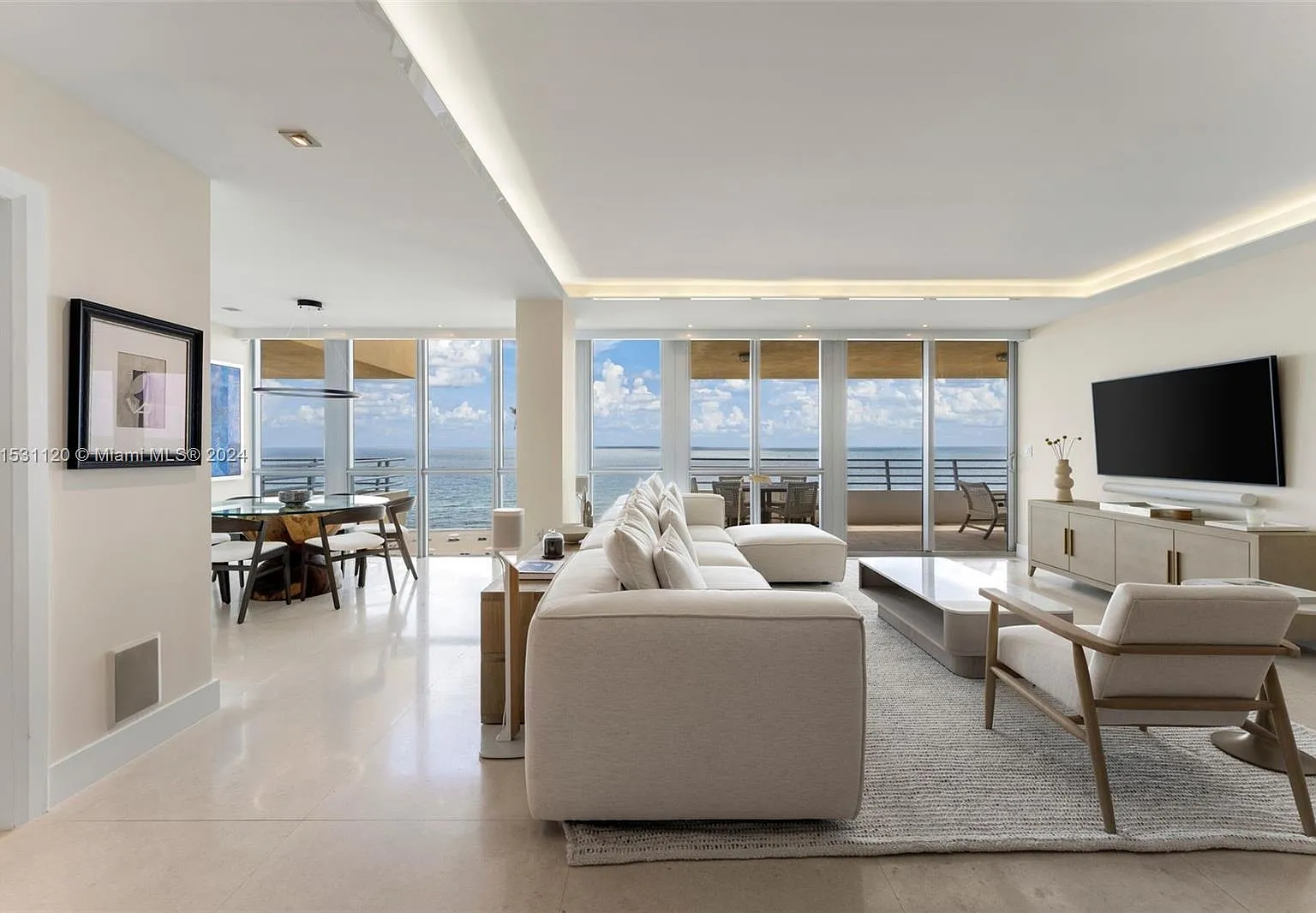Bentley Beach Condo — Photo 3