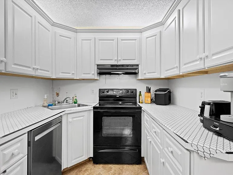 1014 Green Pine Blvd #H1 — Photo 4