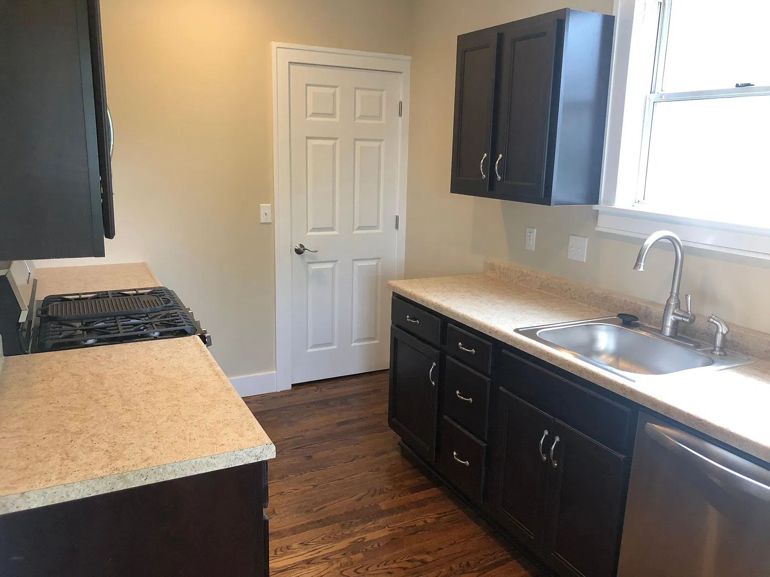 2 bed, $1,650 — Photo 3