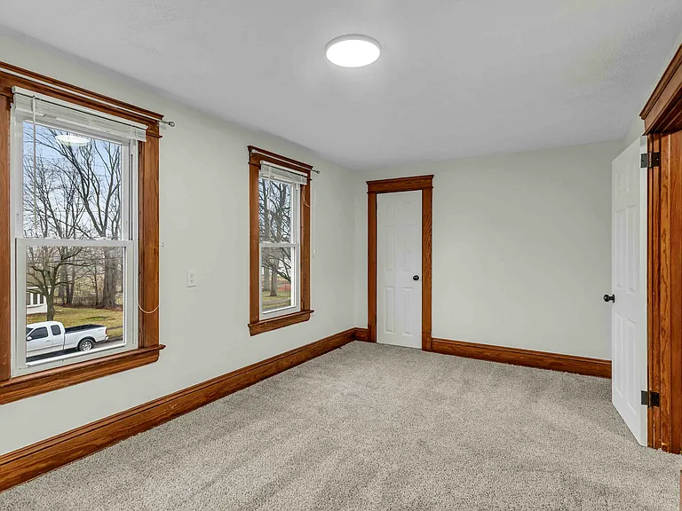 410 Bronson St — Photo 16